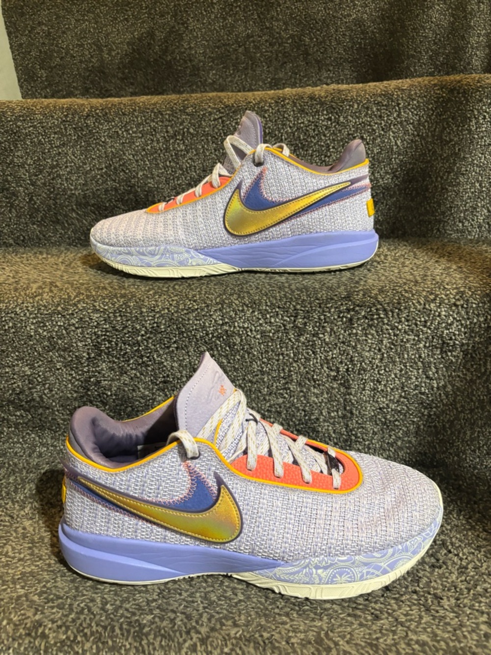 LeBron 20 violet frost